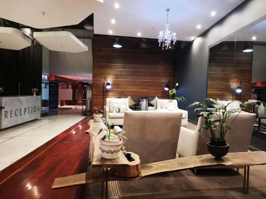 1007-Stunning Studio Apt With Incredible Joburg Views โจฮันเนสเบิร์ก ภายนอก รูปภาพ